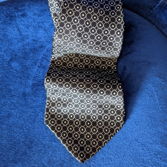 Zylos George Machado 100% Imported Silk Necktie Black and Cream - Picture 3 of 8